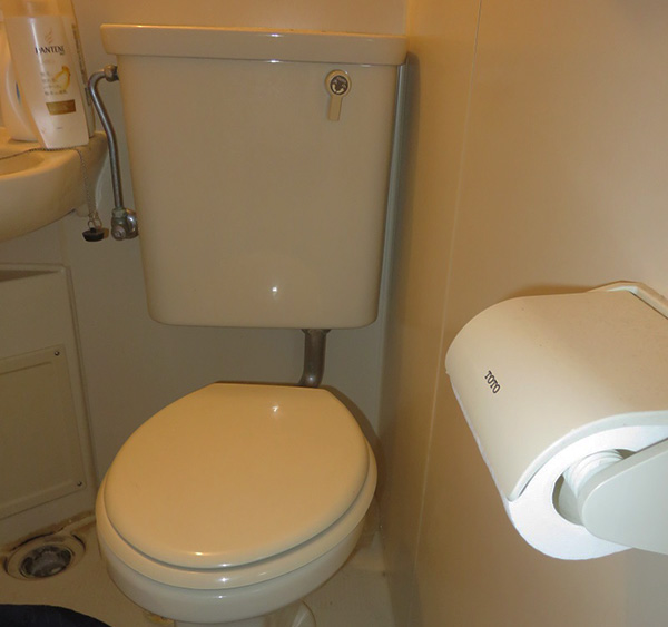 北区3点式ユニットバストイレタンク交換前